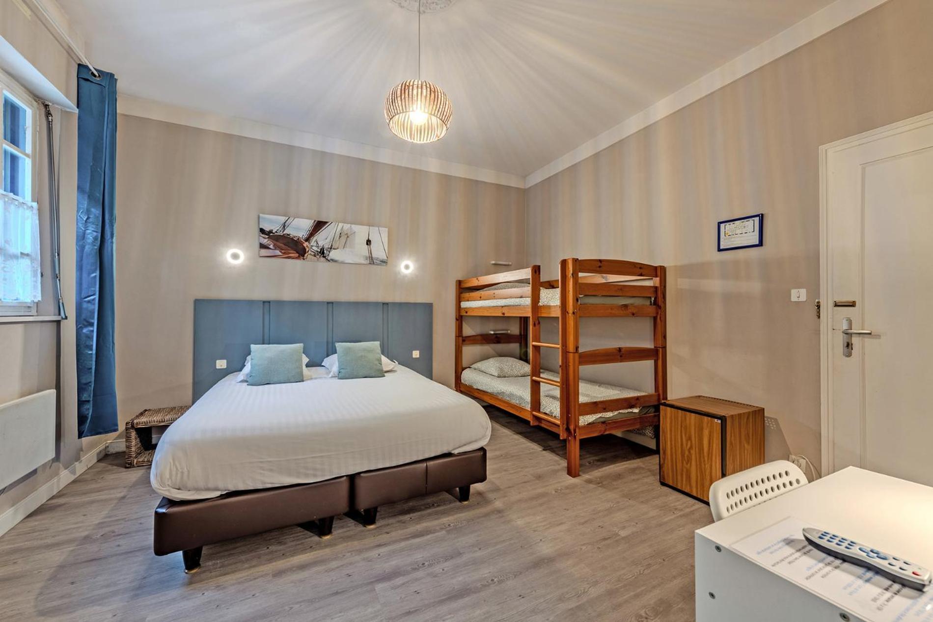 Hotel Logis De La Corniche