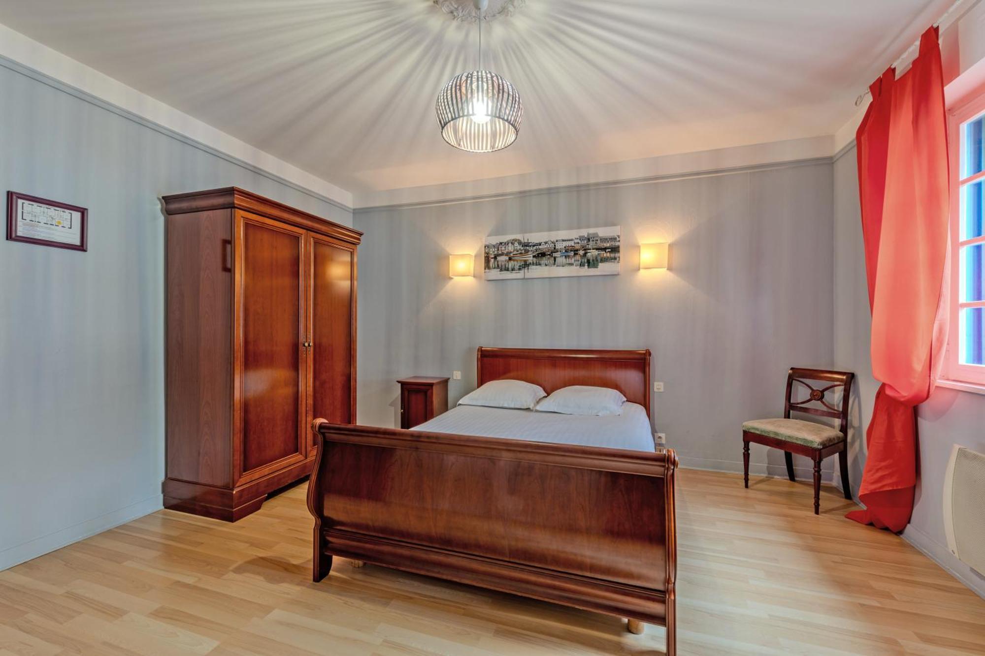 Logis De La Corniche Hotel 3*